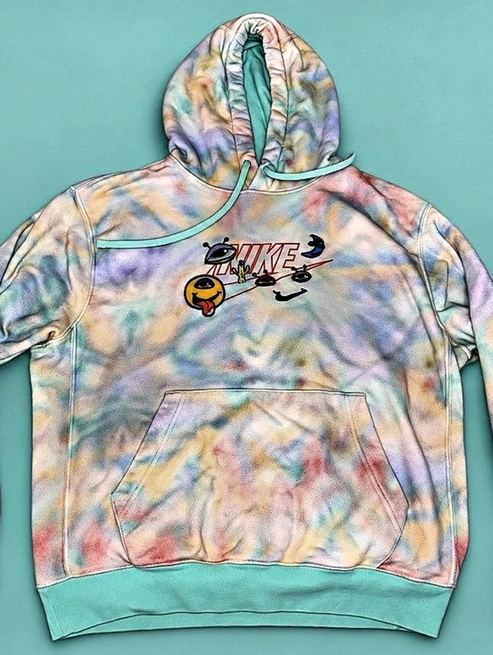 Nike Tie-Dye Graphic Hoodie Size Medium Like New